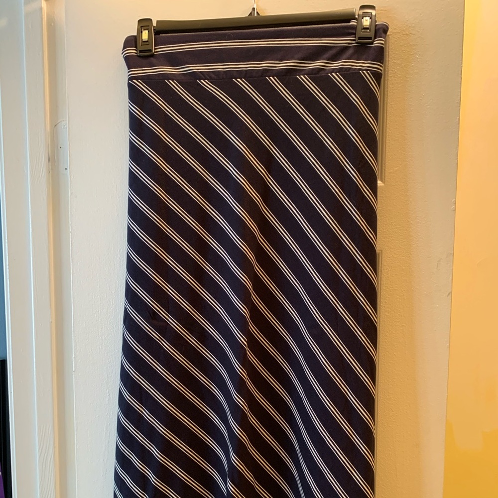 Long, flowing, navy and white pin stripe skirt.